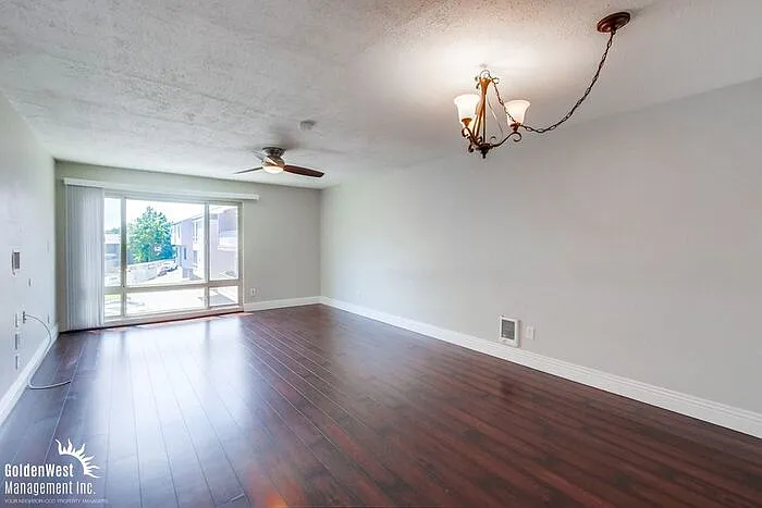 2 bed, 1.0 bath, 863 sqft, $2,595 — Photo 3