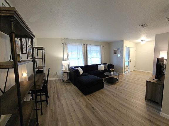 4th image of 819 WALNUT PLACE