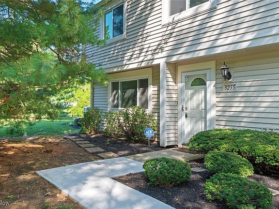 2nd image of 3255 Bay Landing Dr
