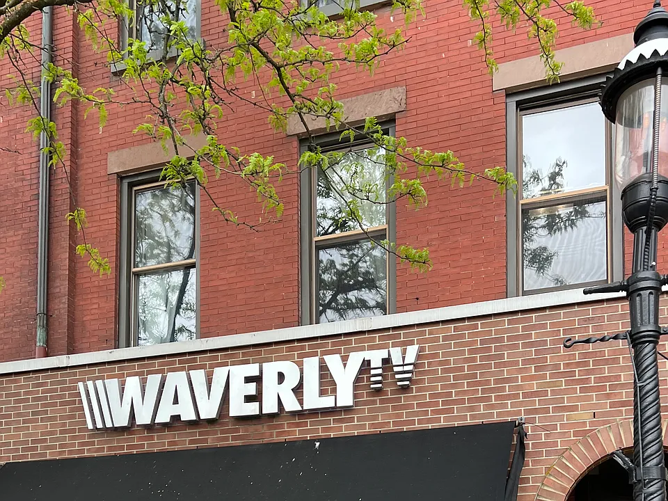 15 Waverly Pl #3