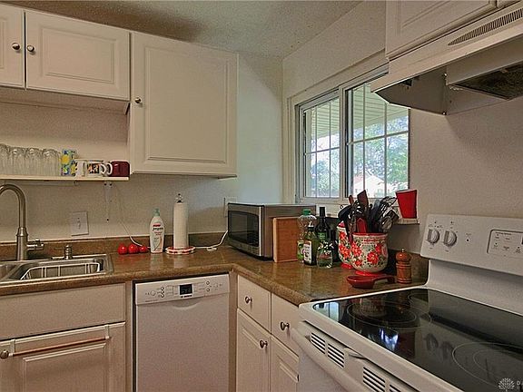 5th image of 1803 Utica Dr