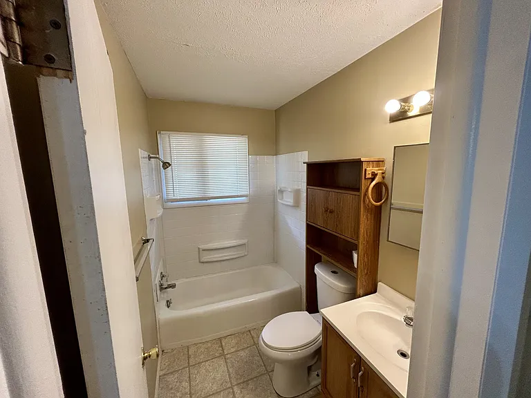 818 Elm St — Photo 10