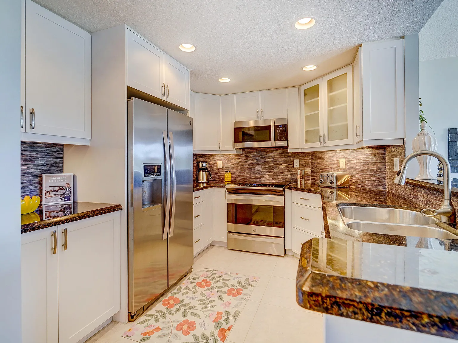 2 bed, 2.0 bath, 1230 sqft, $3,000 — Photo 1