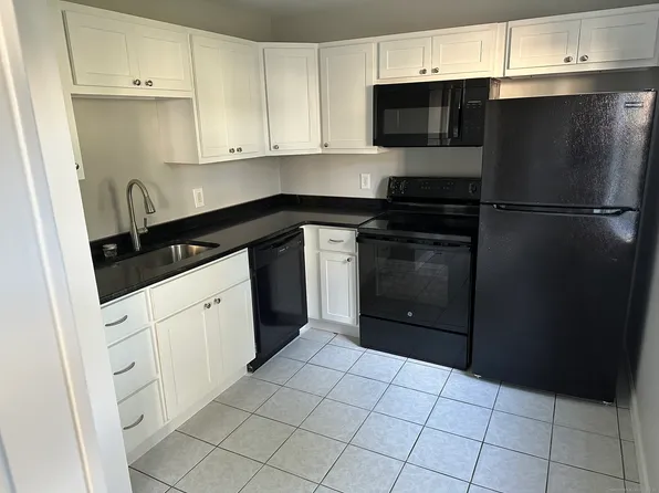 16 Georgetown Drive #F, Enfield, CT 06082