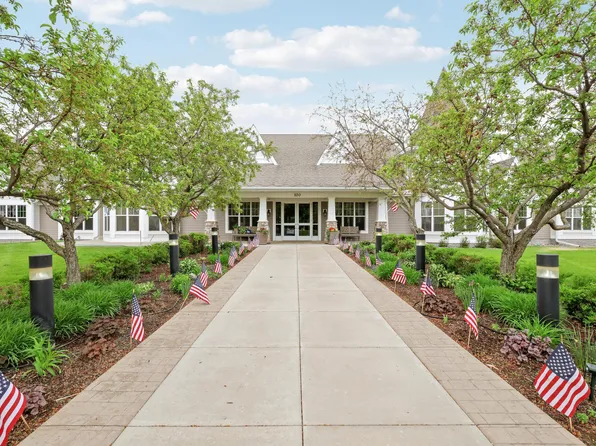 100 Clydesdale Trl APT 113, Hamel, MN 55340
