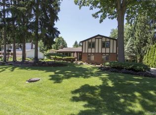 23211 Gilbar St, Novi, MI 48375