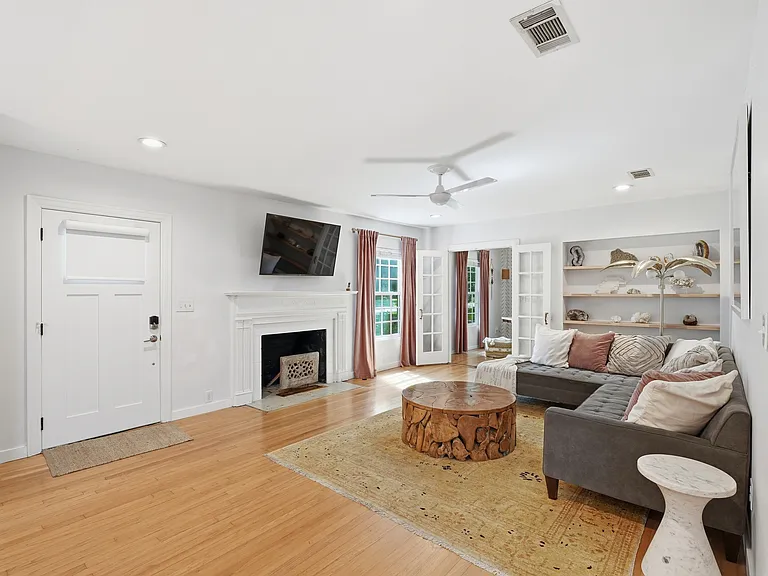 1429 El Campo Dr — Photo 10