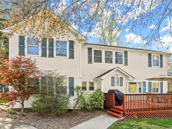 1556 Wenonah Trail, Mohegan Lake, NY 10547