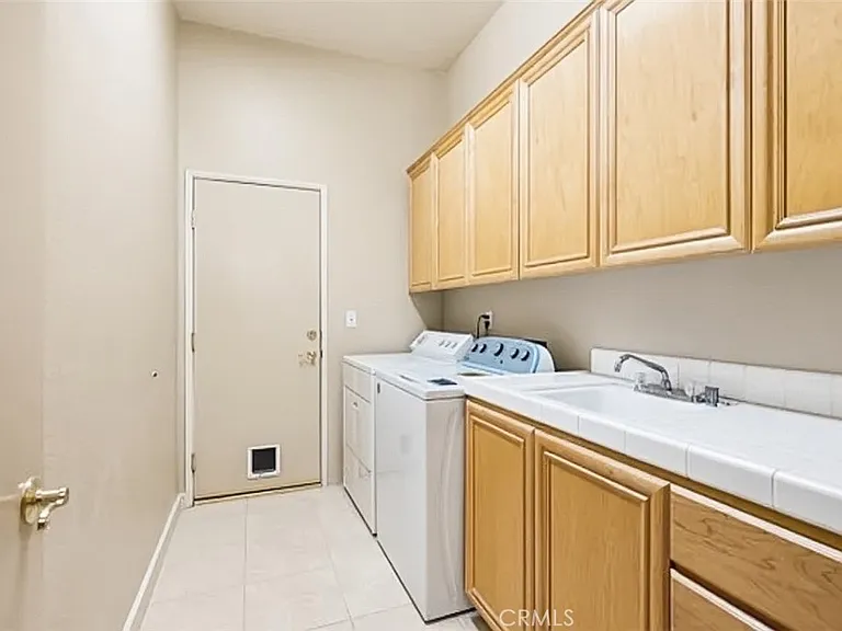 240 W Kavenish — Photo 14