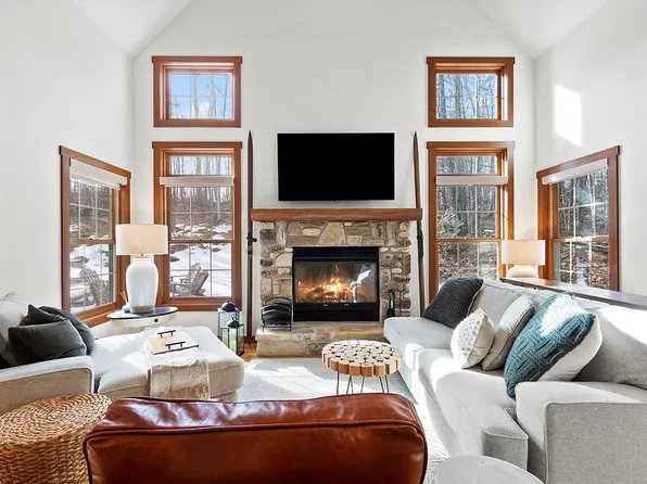 1637 Olson Dr, Ellison Bay, WI 54210