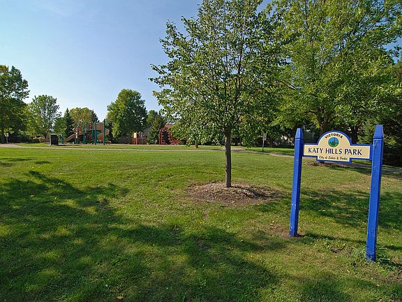 3rd image of 8400 Victoria Dr