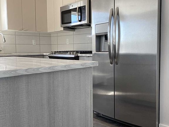 3rd image of 2301 Lemoine Ave #602