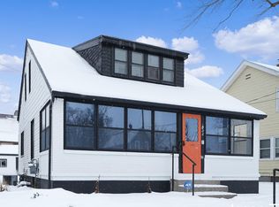 1006 Oakdale St SE, Grand Rapids, MI 49507