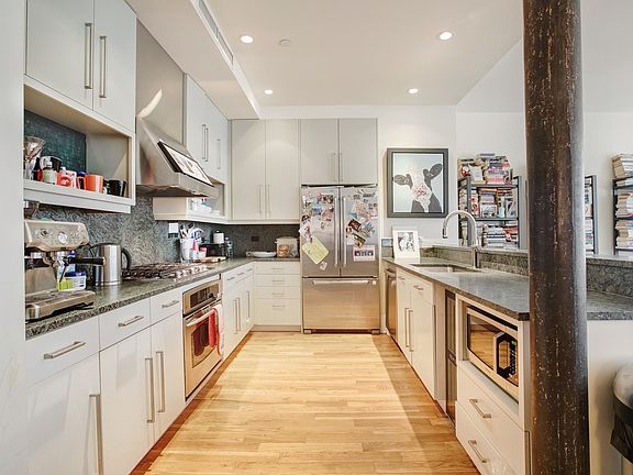 5th image of 102 Fulton St APT 4W