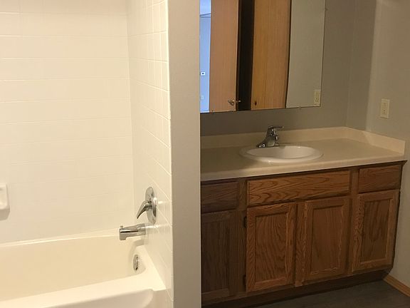 5th image of 140 W Commerce Blvd Unit 209