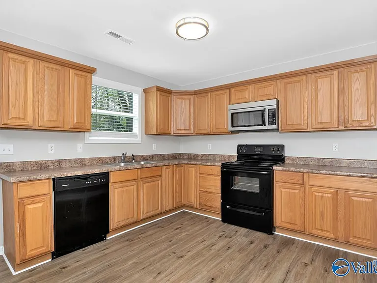 800 Linwood Dr NW — Photo 8