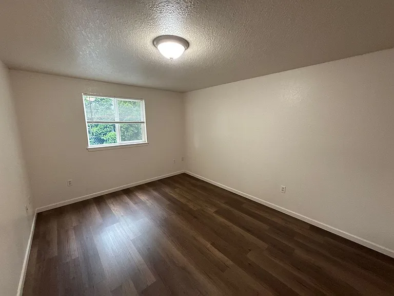 915 Bryan Ct — Photo 12