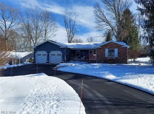 8681 Lake Forest Trl, Chagrin Falls, OH 44023