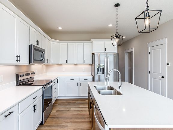 3rd image of 712 Academy Cir