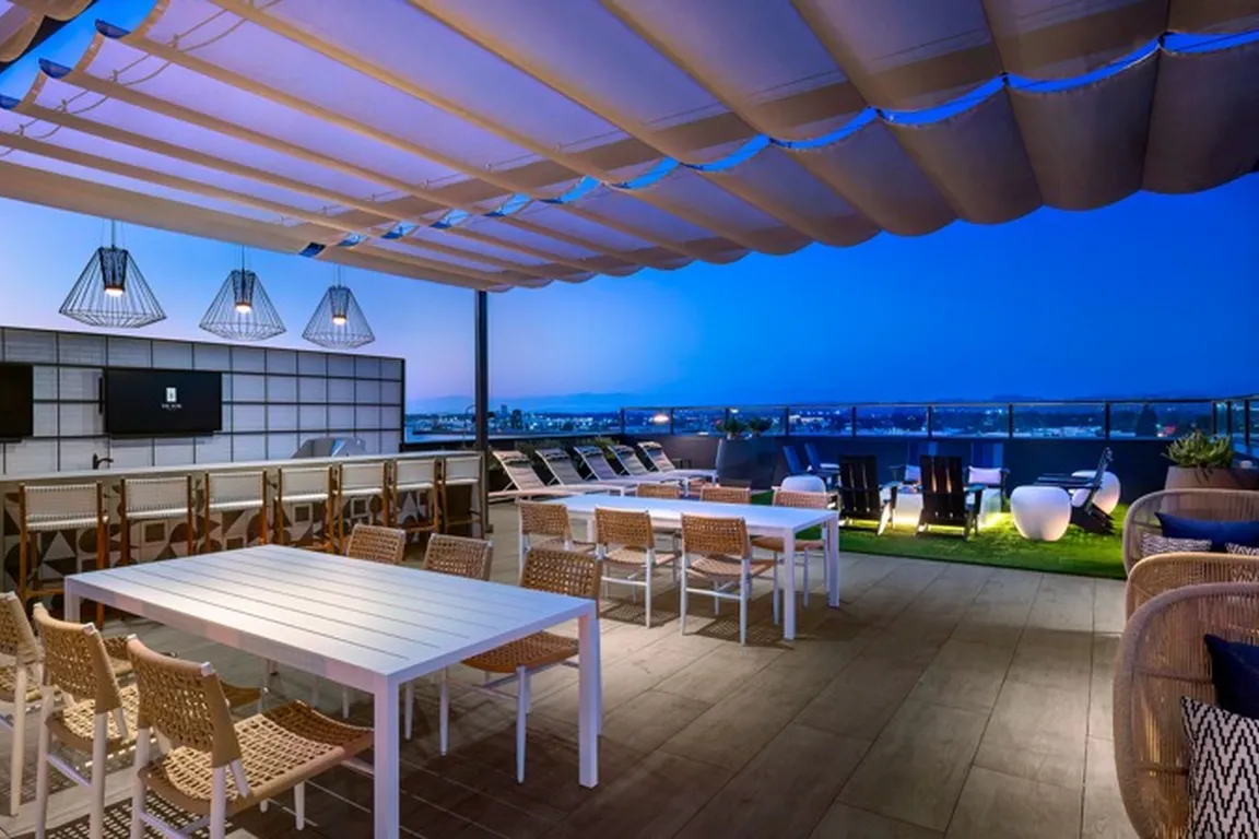 Rooftop Lounge