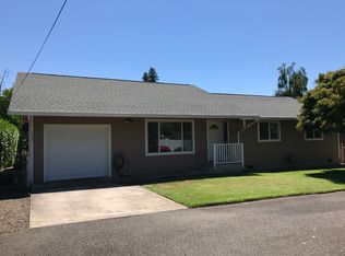 1593 NW Calkins Ave, Roseburg, OR