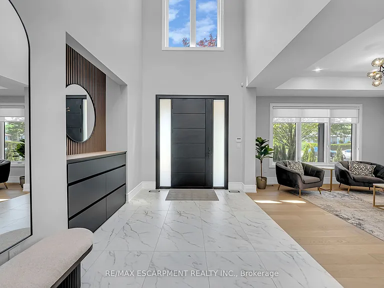 221 Morden Rd E — Photo 4