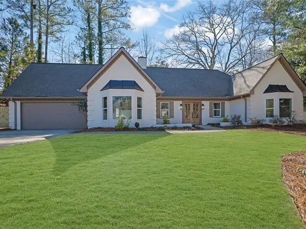 2552 Hollycreek Dr NE, Marietta, GA 30062