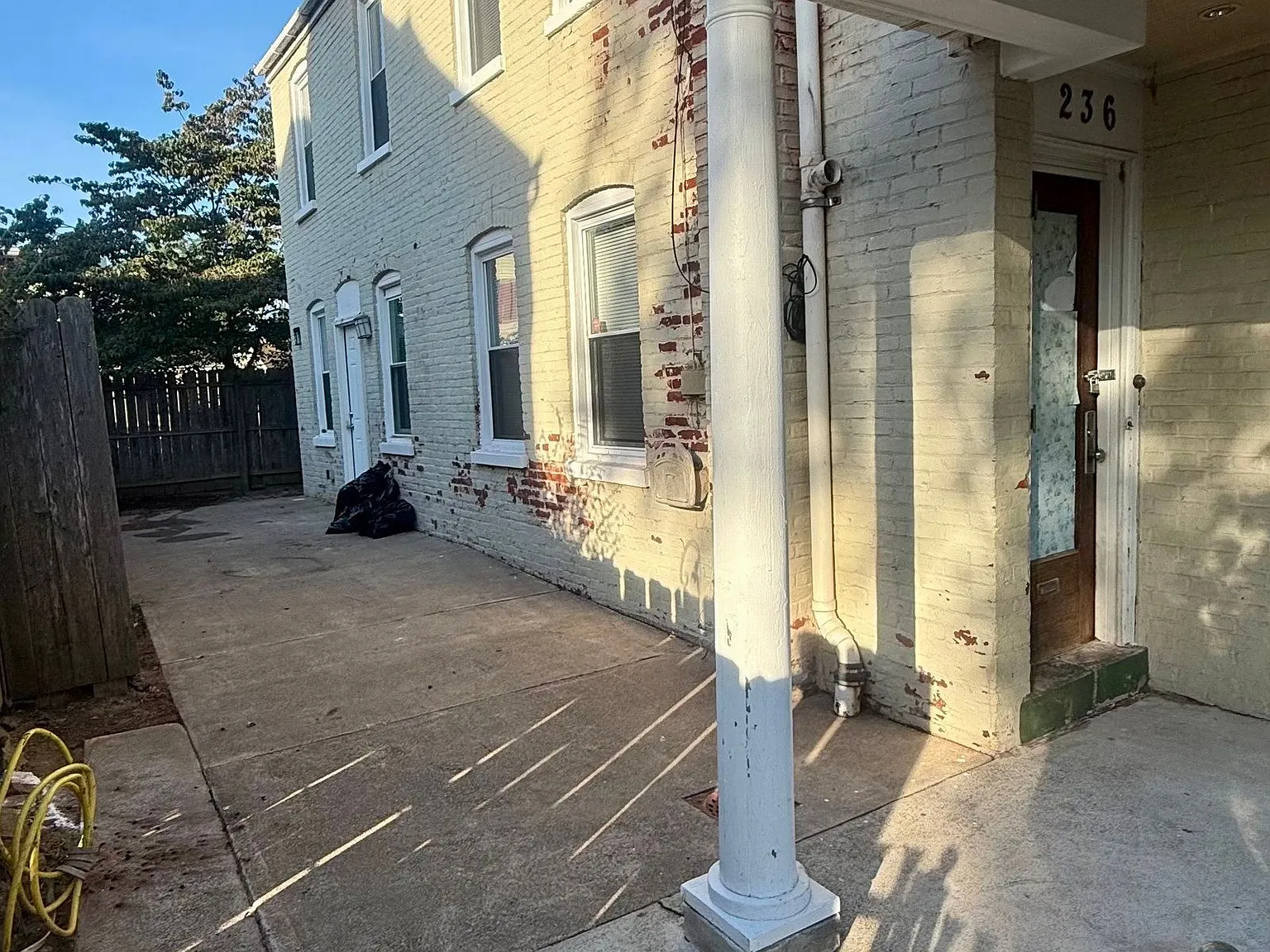 3 bed, 1.0 bath, 1422 sqft, $1,645 — Photo 2