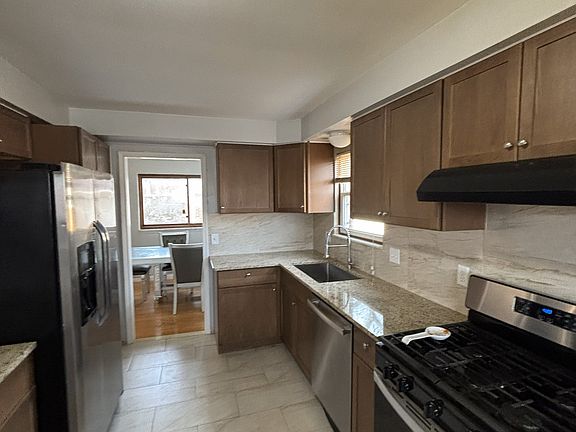 3rd image of 6845 Plainfield St