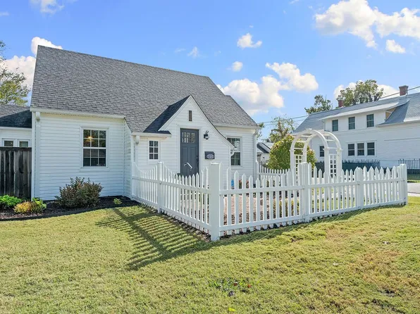 725 S 4th St, Rogers, AR 72756