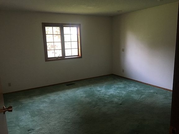 Master Bedroom 14x13.5