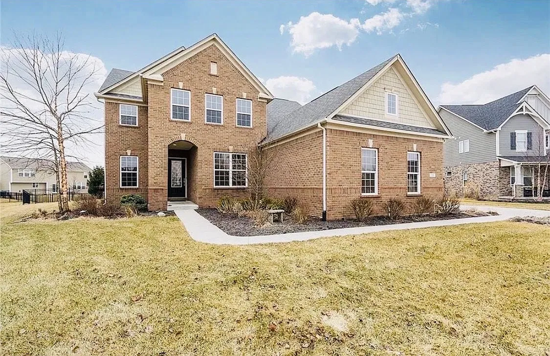 4 bed, 5106 sqft, $5,500 — Photo 1