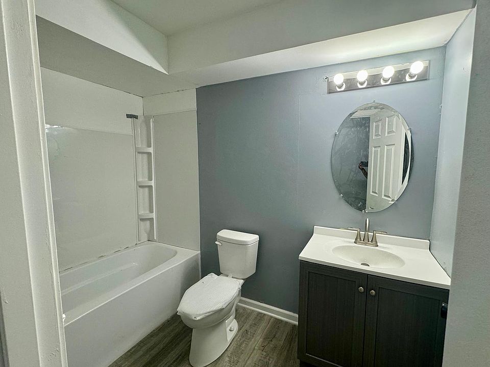 1st image of 635 N Elmwood Dr APT 3