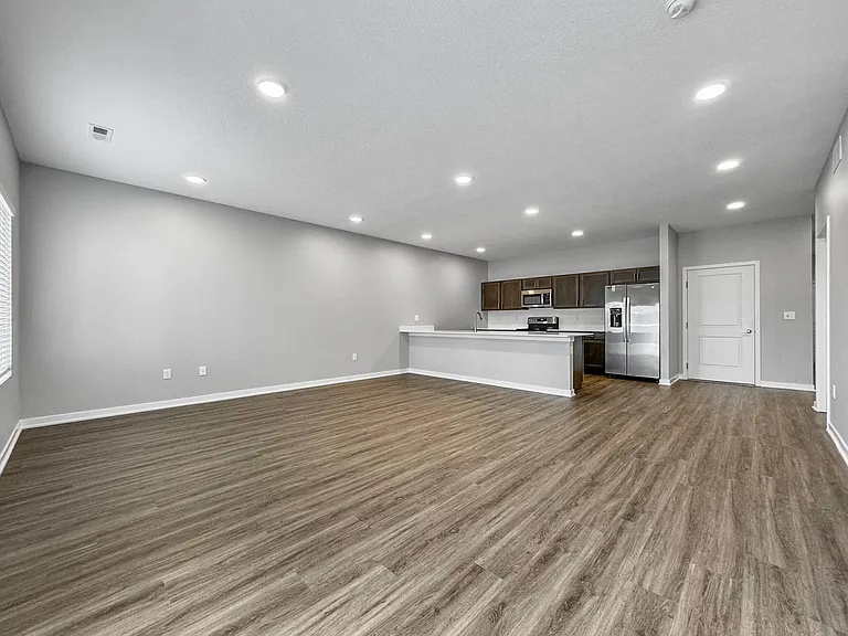 865 NW Sproul Dr — Photo 32