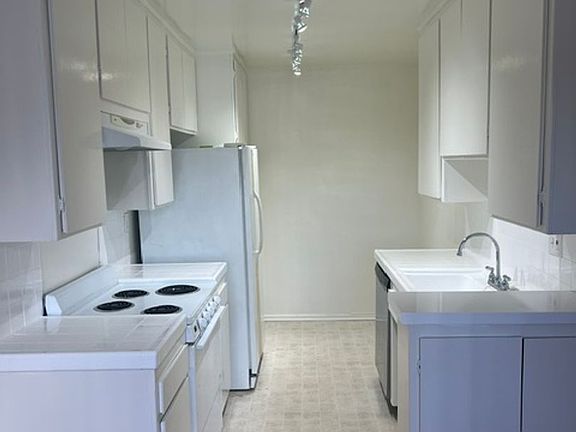 2nd image of 650 Westbourne Dr #103