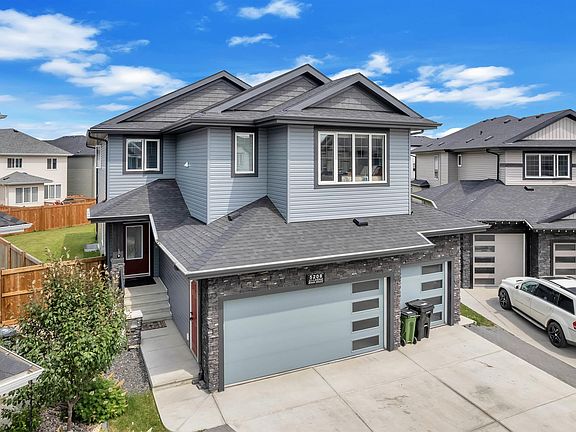 4th image of 5208 23a Ave SW