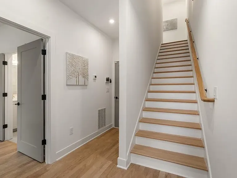 1237 Memorial Dr SE #102 — Photo 26