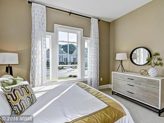 4th image of 2961 Levee Dr