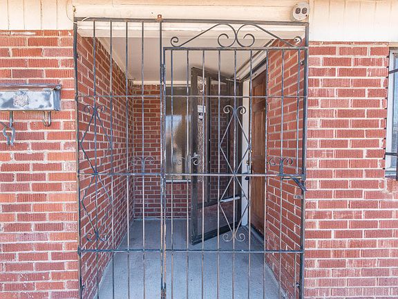 4th image of 10356 Redwood St