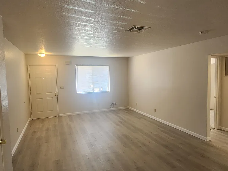 870 Browning St #9 — Photo 2