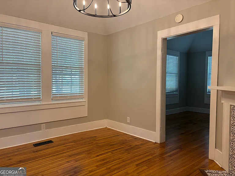 504 N Maple St — Photo 6