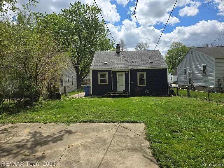 24684 Lehigh St — Photo 8