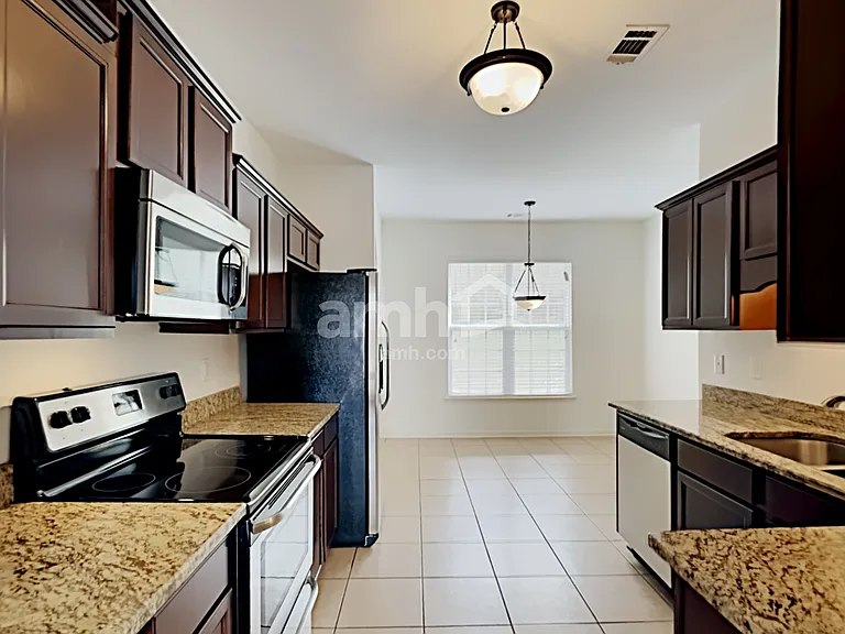 1050 Kentshire Cv — Photo 3