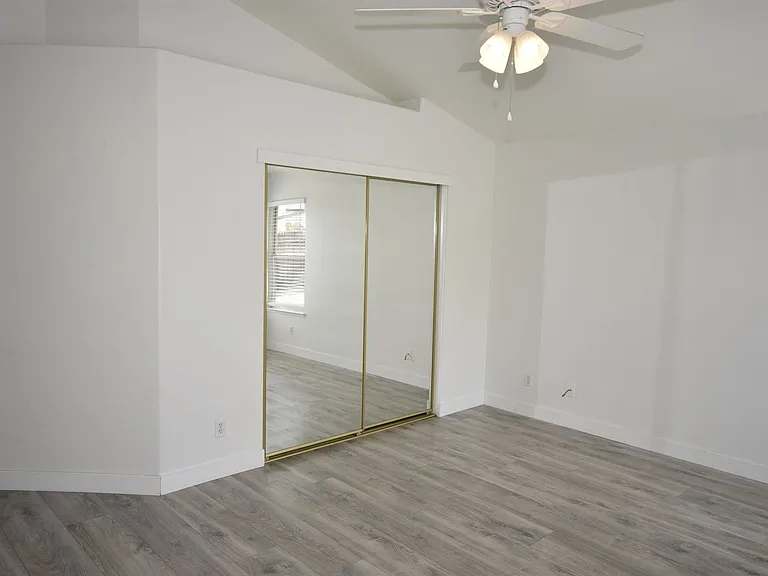 8717 Aspen Hill Ct — Photo 10