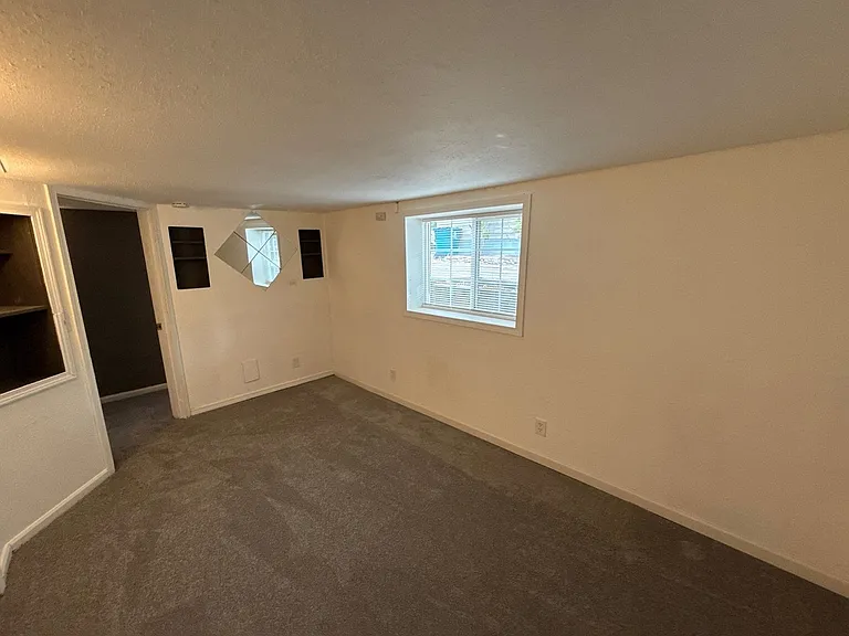 745 E St NE #B — Photo 17
