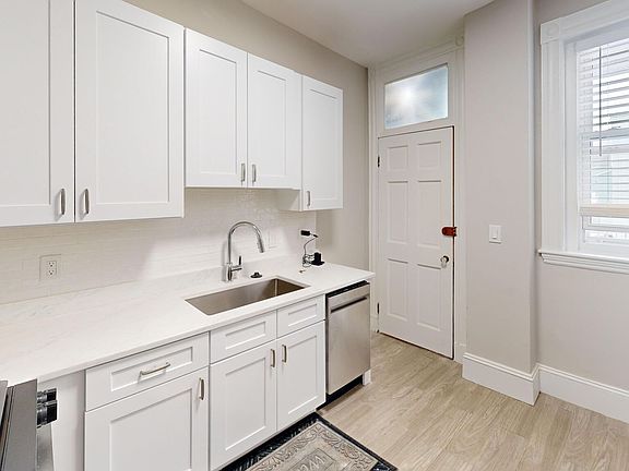 2nd image of 14 Radcliffe Rd APT 6