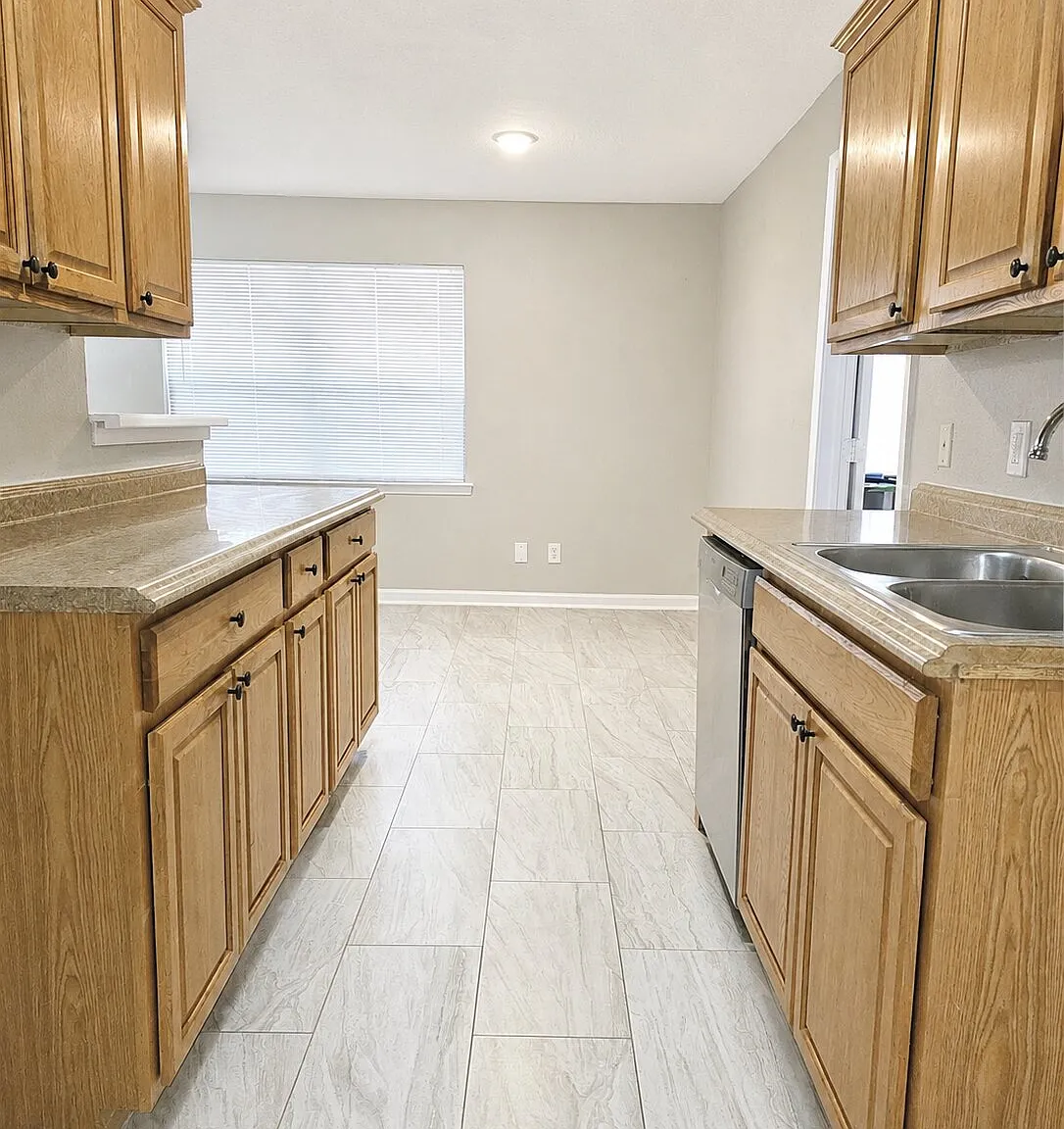 4 bed, 1152 sqft, $1,700 — Photo 2