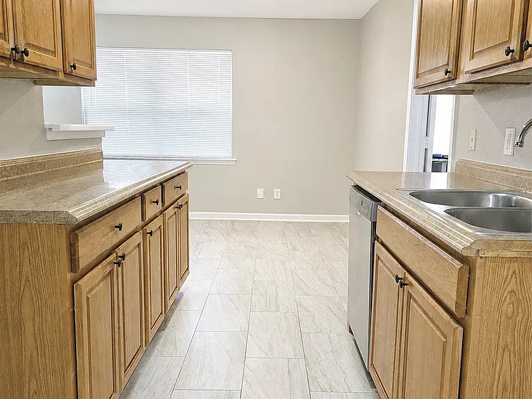 4412 Central Ln — Photo 2