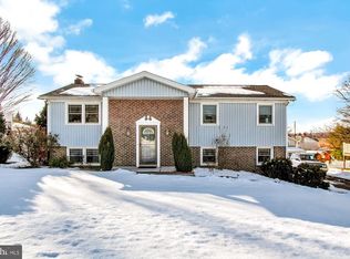 418 Pinehurst Rd, York, PA 17402