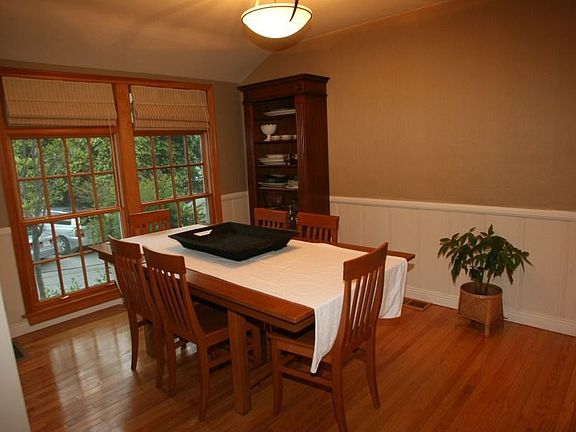 Formal dining ideal for entertaining